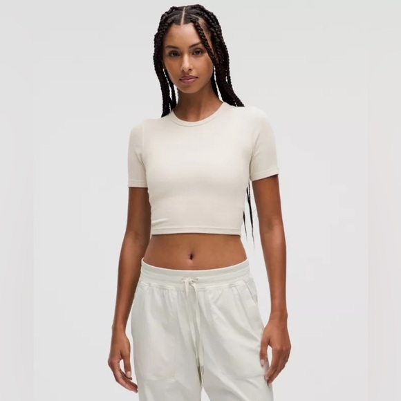 Lululemon Shimmer Short Sleeve Cropped Tee Size 4 - Picture 1 of 5